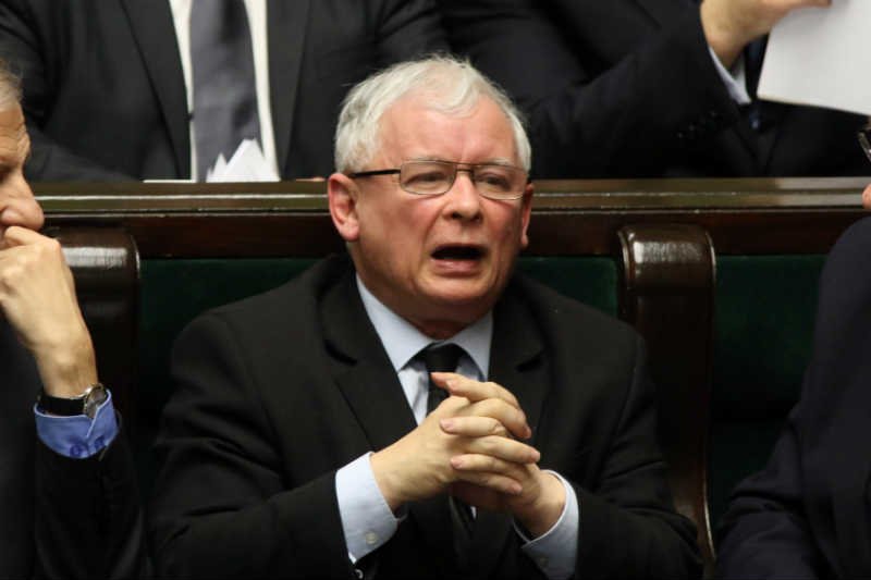 Rządy PiS sprawiają wrażenie coraz większego chaosu.