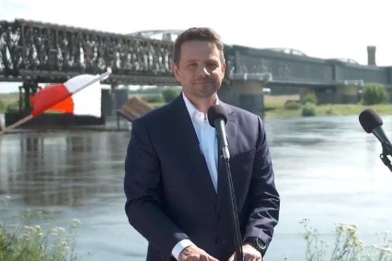 Rafał Trzaskowski odpowiedział TVP na zarzuty ws. ulewy w Warszawie.