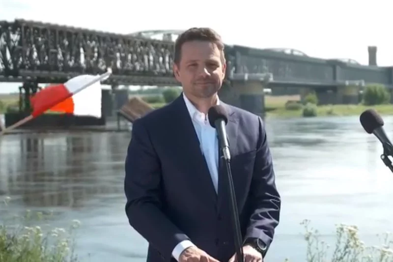 Rafał Trzaskowski odpowiedział TVP na zarzuty ws. ulewy w Warszawie.