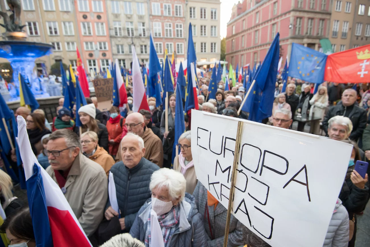 Z najnowszego sondażu CBOS wynika, że aż 88 proc. badanych popiera członkostwo Polski w Unii Europejskiej.