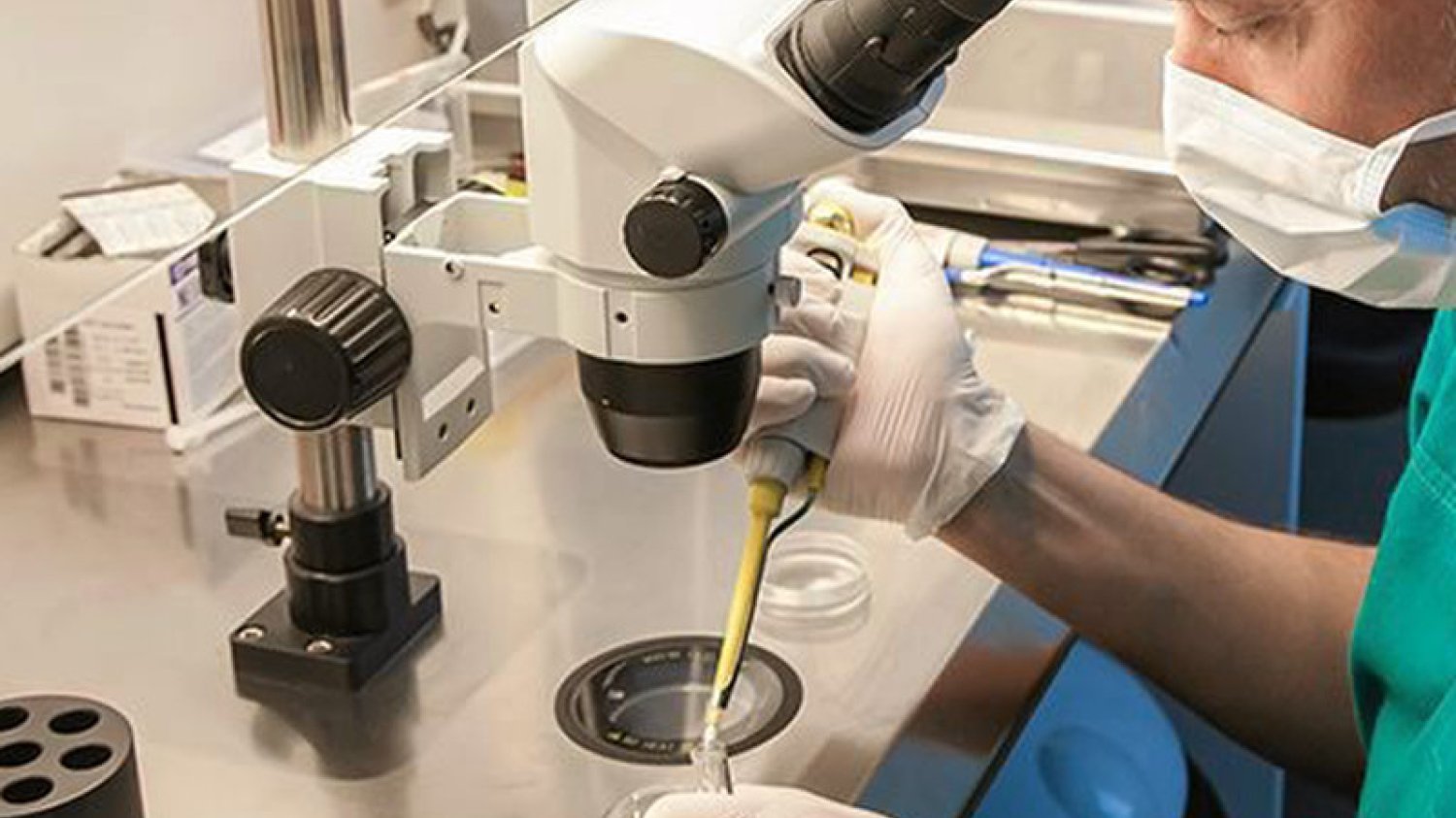 Procedura in vitro może być droższa i trudniejsza do przeprowadzenia.
