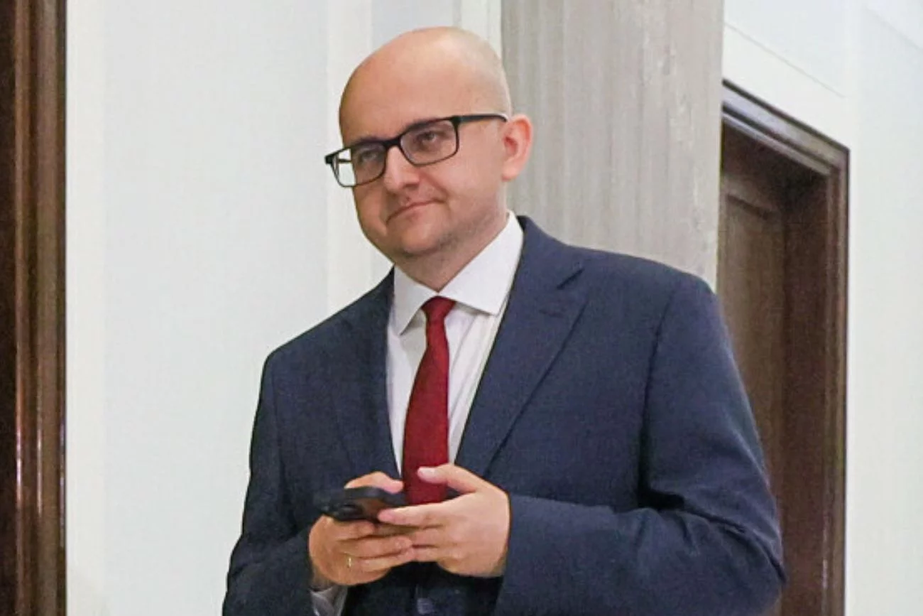 Matecki odpowiada Hołowni. Składa zawiadomienie na marszałka Sejmu. Matecki odpowiada Hołowni. Składa zawiadomienie do Komisji Etyki Poselskiej.