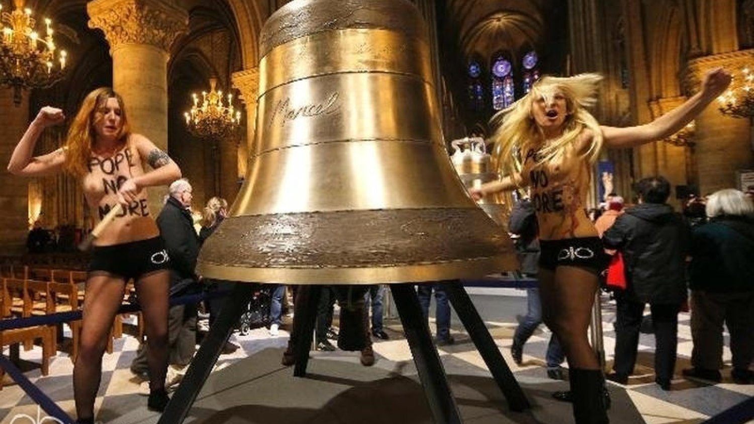 Działaczki Femenu uszkodziły dzwon w katedrze Notre Dame? Sąd je uniewinnił