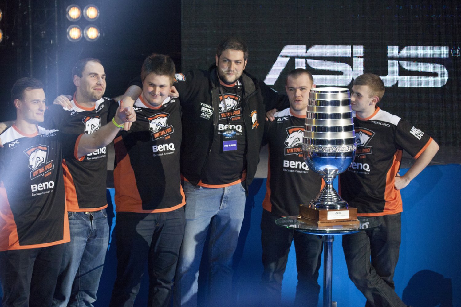Virtus.pro jest znany m.in. ze swojego teamu w Counter Strike'a. W jego skład wchodzą Polacy.