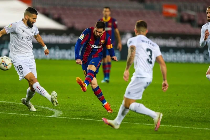 Lionel Messi swój rekord występów dla Barcelony uczcił cudownym golem