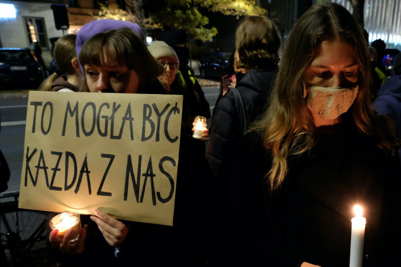 Rodzinę 30–letniej Izy z Pszczyny, która zmarła w szpitalu po godzinach oczekiwania na ratującą życie aborcję, reprezentuje mec. Jolanta Budzowska.