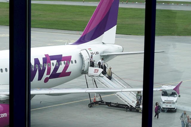 Pijani pasażerowie zdenerwowali załogę Wizz Aira – i więcej nie polecą tymi liniami.