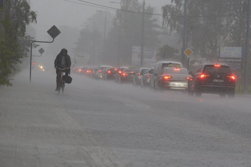 IMGW wydało ostrzeżenia dla kilku województw.