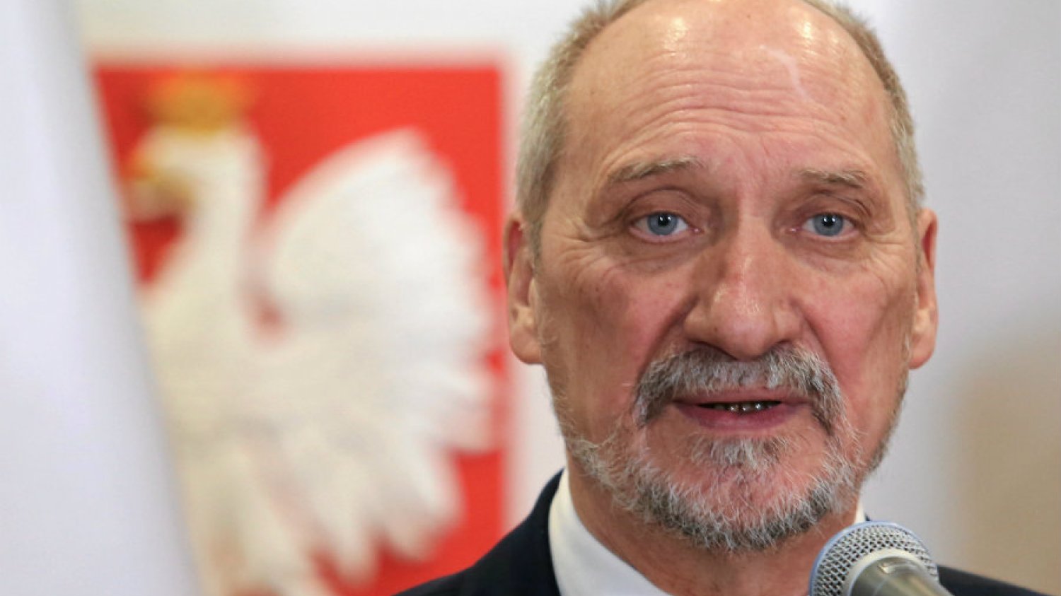 Antoni Macierewicz powiedział, że ładunku na pokładzie tupolewa na pewno nie podłożono w Polsce. Jego zdaniem, stało się to o wiele wcześniej w Rosji.