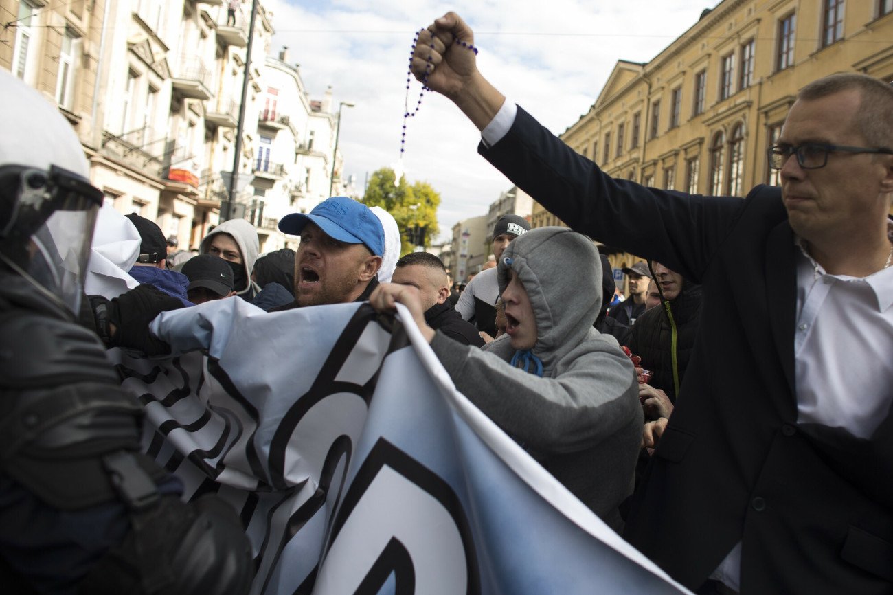 Na wielu wydarzeniach organizowanych przez osoby LGBTQ+ w kontrze pojawiają się często narodowcy...