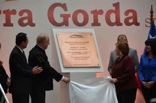 Odsłonięcie tablicy pamiątkowej. Kopalnia w Chile nosi imię Ignacego Domeyko, uznawanego za "ojca chrzestnego" przemysłu wydobywczego w Chile