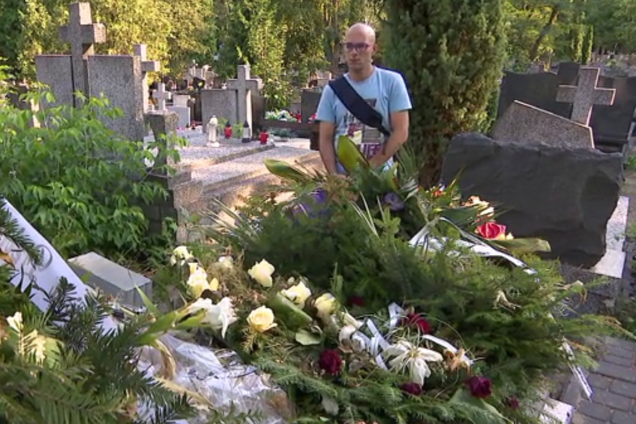 Mieszkanka Legionowa została wbrew woli pochowana z synem.