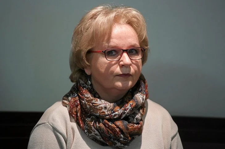 Emerytowana nauczycielka Grażyna Juszczyk starała się udowodnić przed sądem, że była dyskryminowana w pracy.