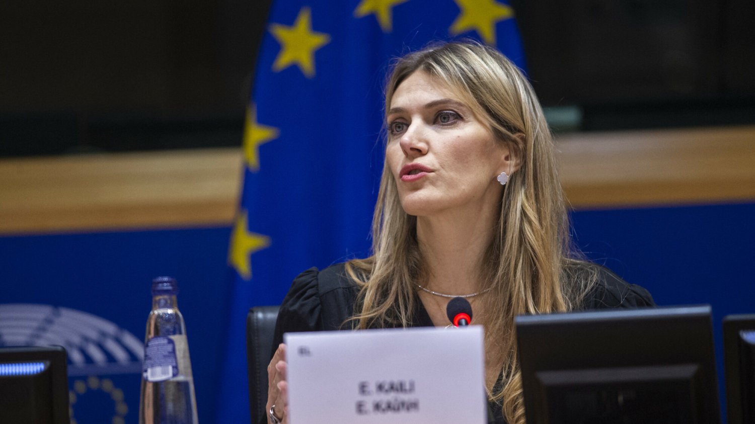 Eva Kaili została oskarżona o korupcję i zawieszona w obowiązkach wiceprzewodniczącej PE.