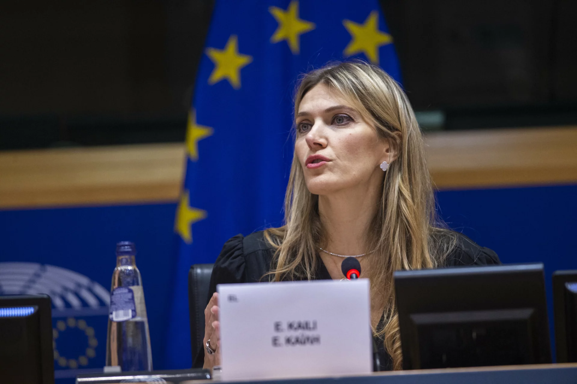 Eva Kaili została oskarżona o korupcję i zawieszona w obowiązkach wiceprzewodniczącej PE.