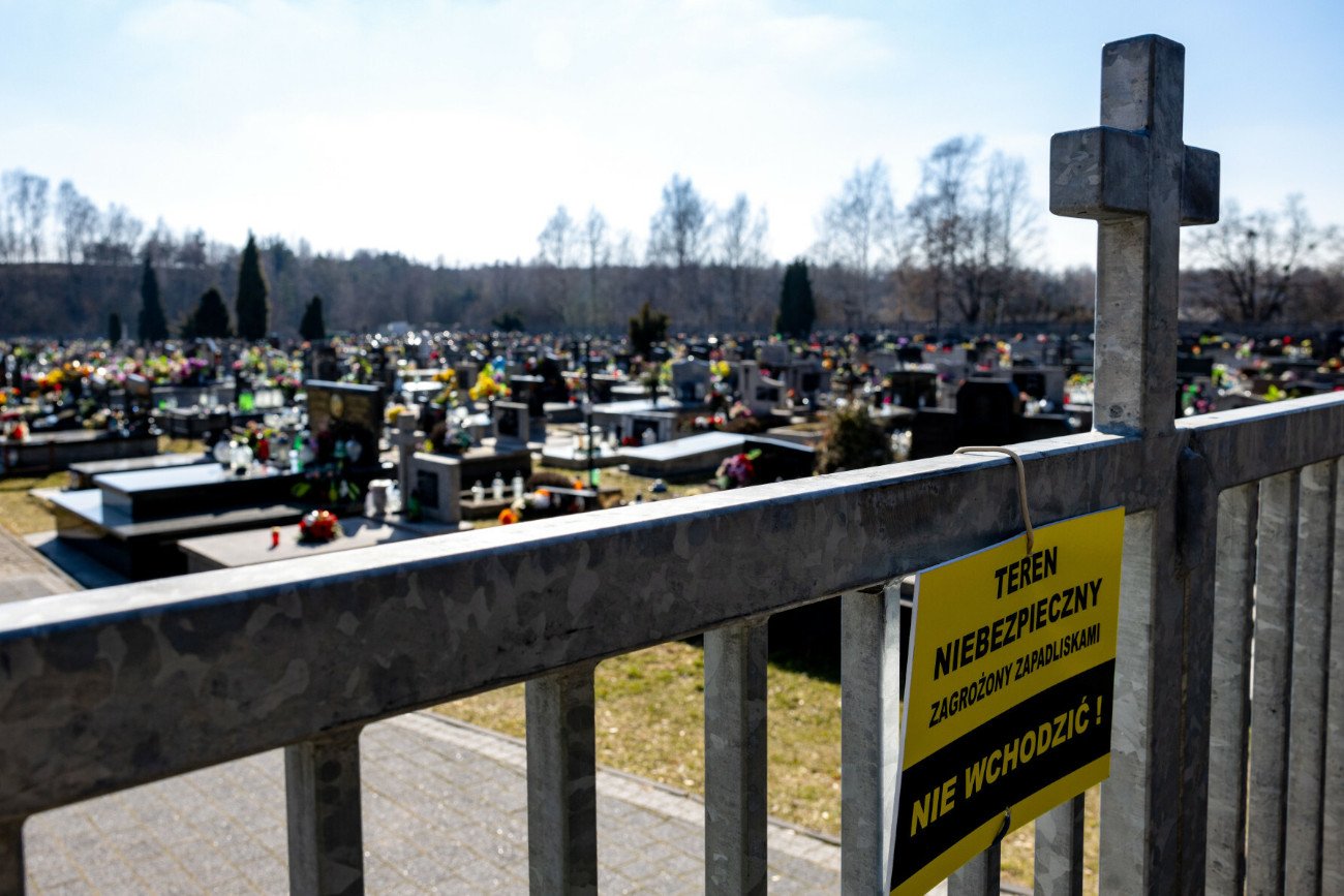 Oto skala zapadlisk w Trzebini. Mieszkańcy nie mogą pójść na groby bliskich