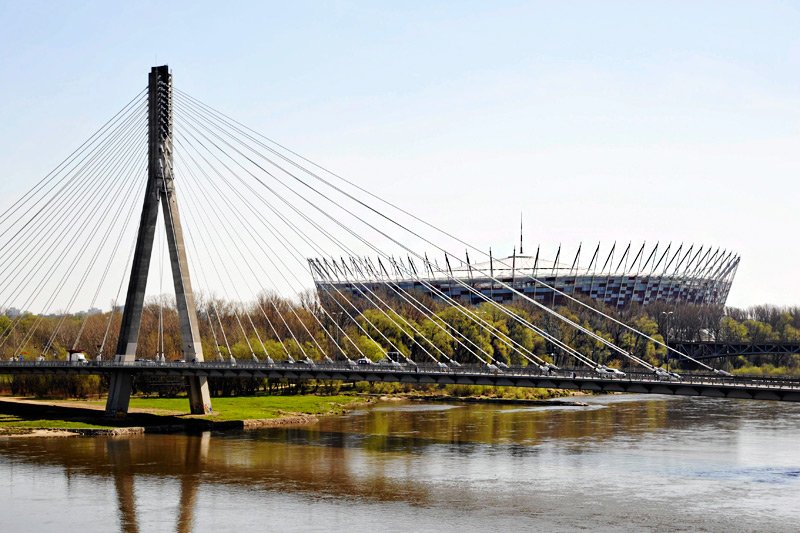Stadion Narodowy dotąd nie kojarzył się z historią biznesowego sukcesu. Powoli zaczyna się to jednak zmieniać.