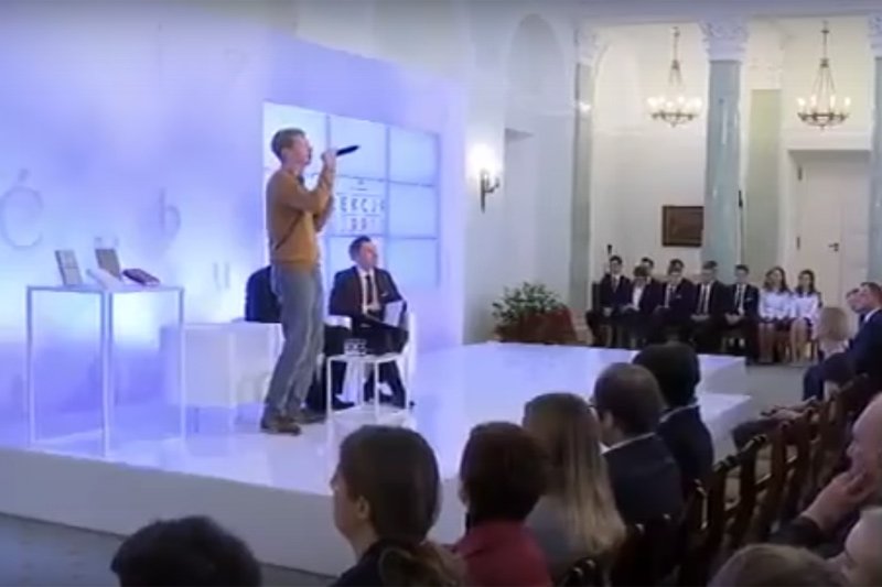 Znany z zespołu Firma raper Tadek wystąpił przed Andrzejem Dudą w Pałacu Prezydenckim.