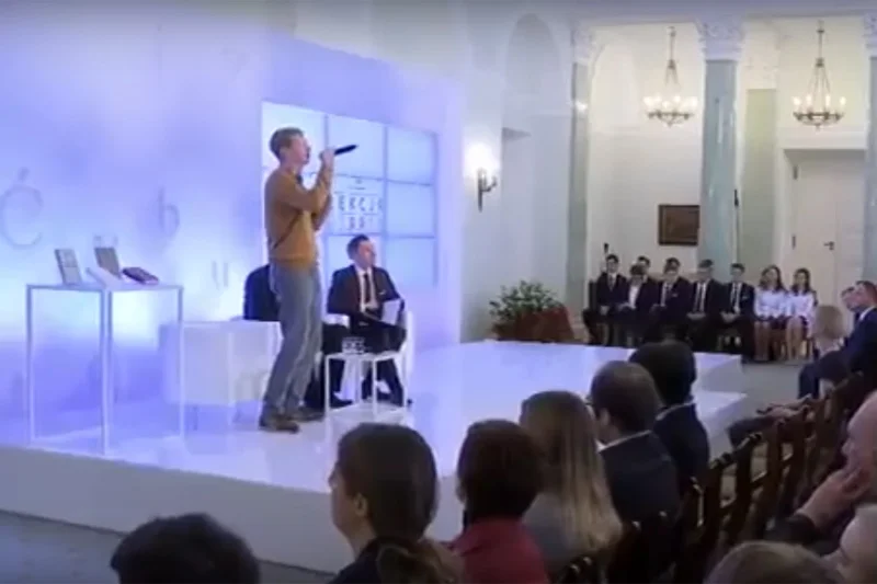 Znany z zespołu Firma raper Tadek wystąpił przed Andrzejem Dudą w Pałacu Prezydenckim.