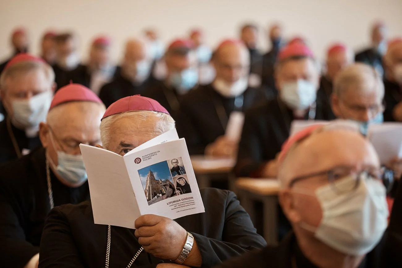 Biskup prosi księży, by przemyśleli sprawę przyjęcia szczepionki na COVID-19.