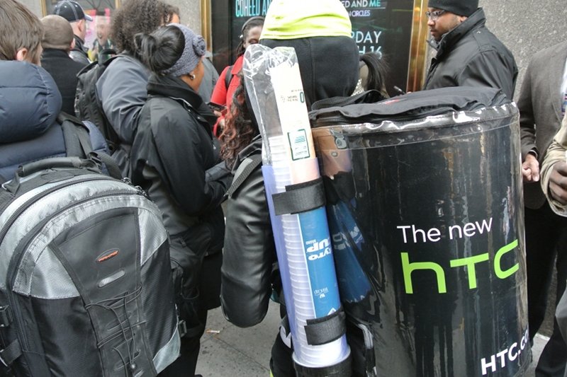 Nietypowe działania marketingowe HTC na premierze Samsunga Galaxy S 4