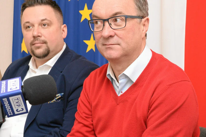 2016 r., wizyta w bydgoskiej siedzibie partii. Tu na czerwono.