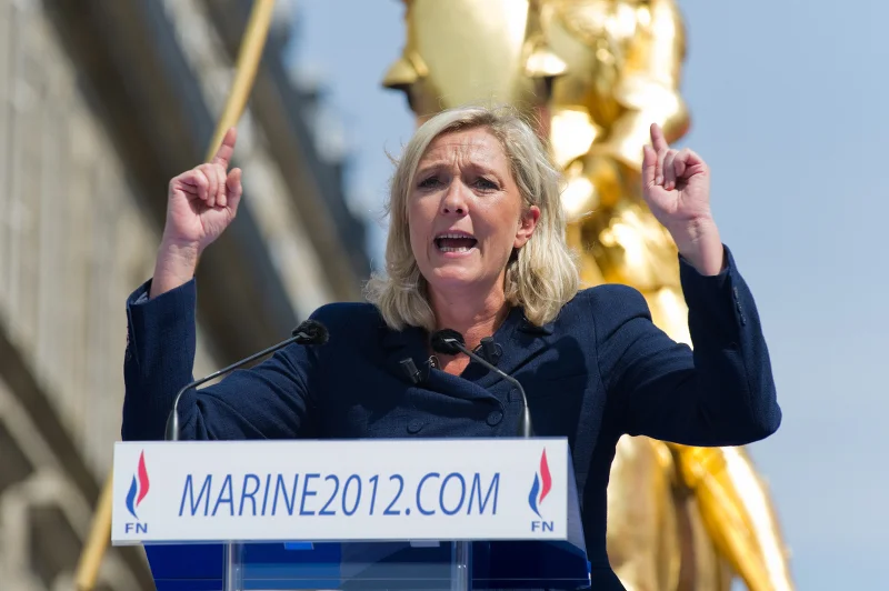 Pierwsze, po zamachach w Paryżu, wybory regionalne we Francji, mogą okazać się triumfem radykalnej prawicy i Marine Le Pen.