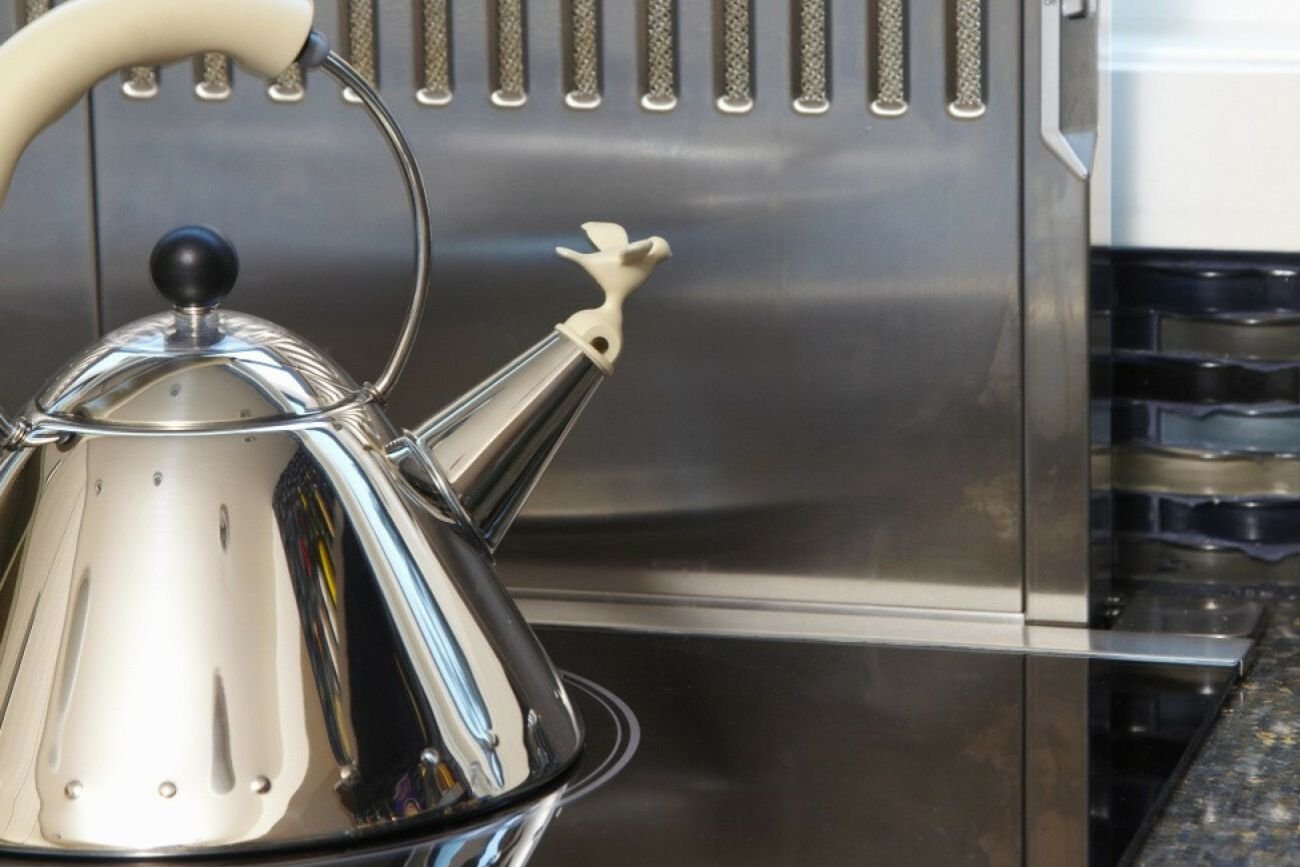 Jak zapobiec powstawaniu kamienia w czajniku? Wypróbuj te sposoby. Kamień w czajniku. Tak zapobiegniesz problemowi.