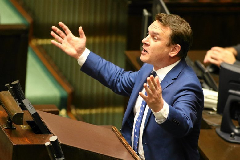 Dominik Tarczyński za sprawą jednej wypowiedzi stał się ulubieńcem szwedzkich nacjonalistów.