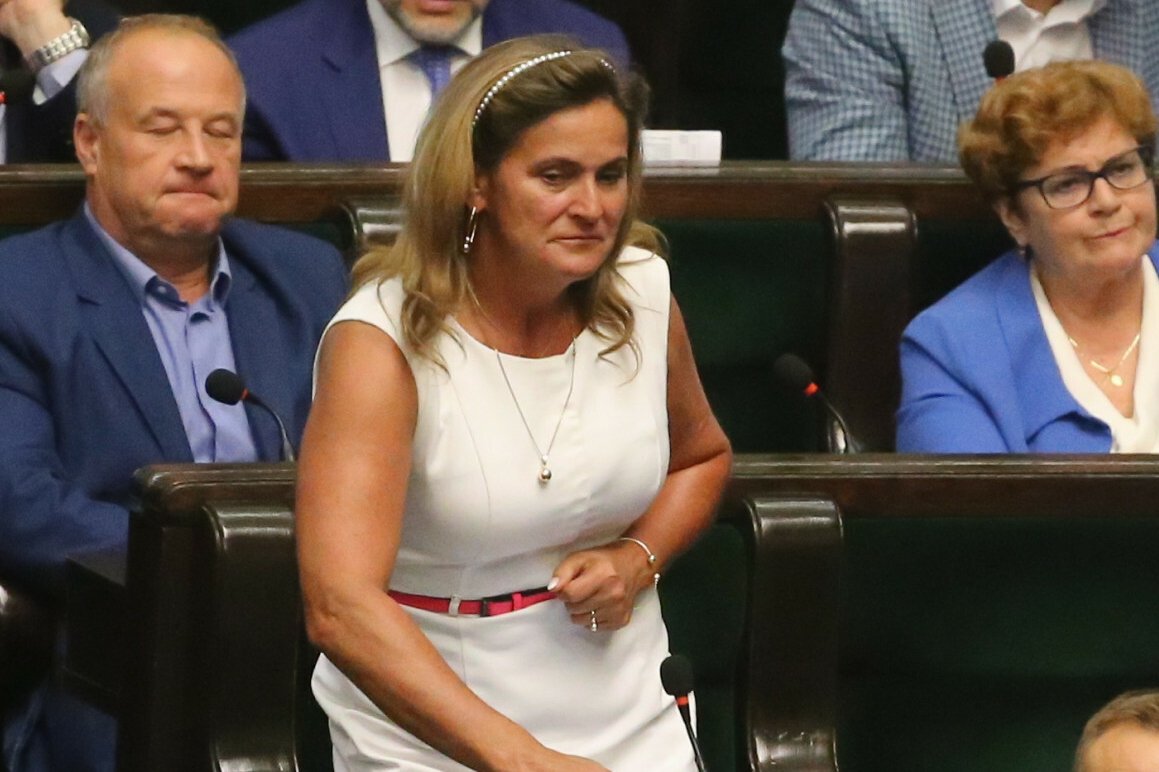 Posłanka PiS zniknęła nagle z Sejmu. Ujawniono, że przeszła coś strasznego.