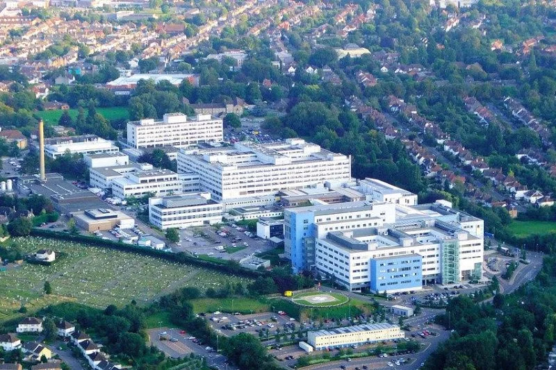 John Radcliffe Hospital, państwowy szpital w angielskim Oxfordzie, w którym pracuje neurochirurg Jay Jayamohan