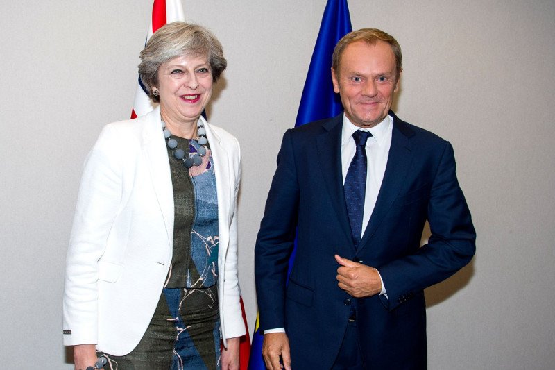 Premier May prosi Donalda Tuska o przełożenie terminu brexitu.