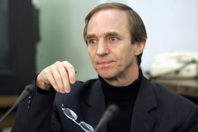 Prof. Stanisław Obirek jest zdania, że kadencja papieża powinna trwać 8 lat