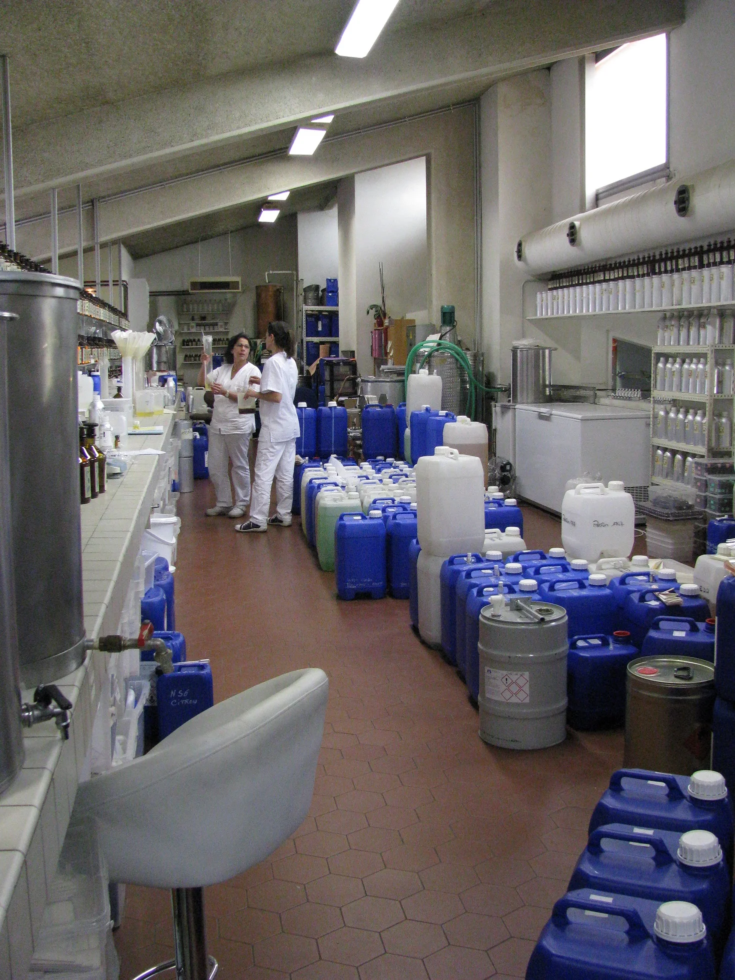 Laboratorium w perfumerii Galimard.