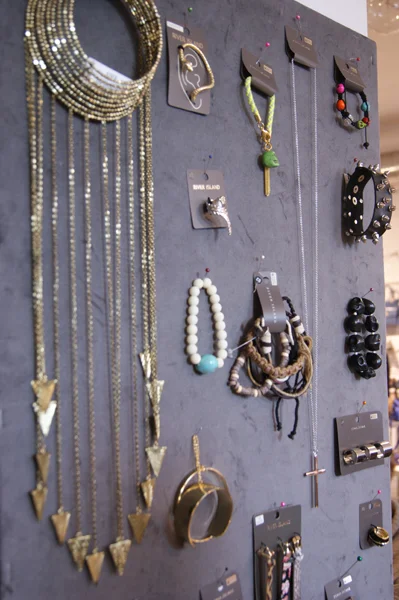 A może coś od River Island? Złota kolia to mój zdecydowany faworyt