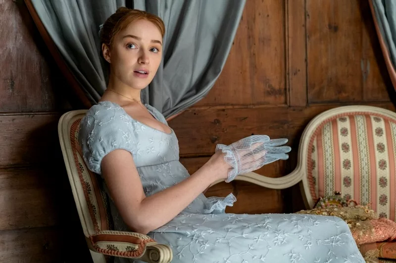 Phoebe Dynevor wcieliła się w postać Daphne w serialu "Bridgertonowie".