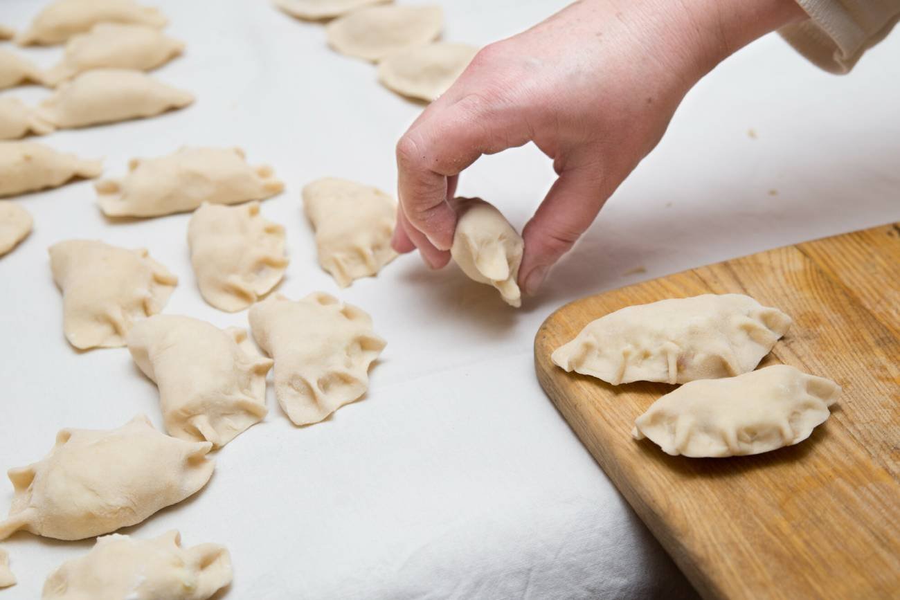 lepienie pierogów