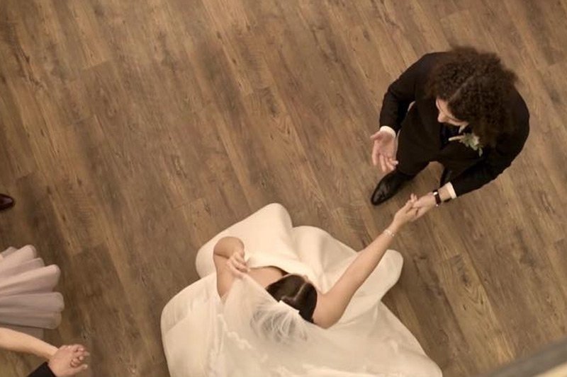 Nowa piosenka Ewy Farnej jest naprawdę wyjątkowa. Mieli to zobaczyć tylko jej goście weselni.