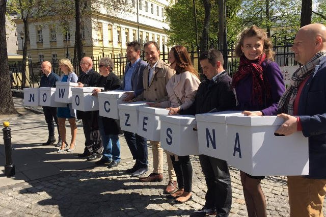 Nowoczesna, wspierana przez 100 tys. osób, apeluje o publikację wyroków TK.