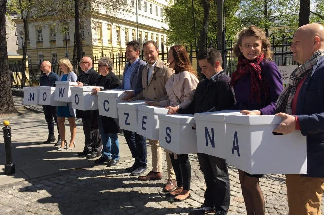 Nowoczesna, wspierana przez 100 tys. osób, apeluje o publikację wyroków TK.