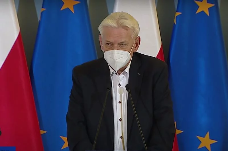 Profesor Andrzej Horban dał Polakom radę, by tańczyć, ale dwa metry od siebie.