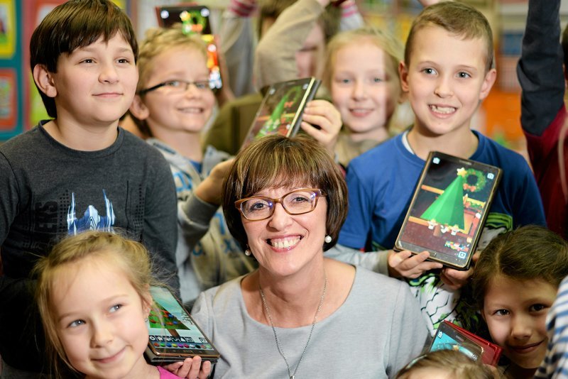 Jolanta Okuniewska, super nauczycielka z Olsztyna przyjrzała się pracy fińskich kolegów. Ich rozwiązania stosuje na swoich lekcjach. Tak mogłaby funkcjonować polska oświata, ale czy udźwignie kolejną reformę!