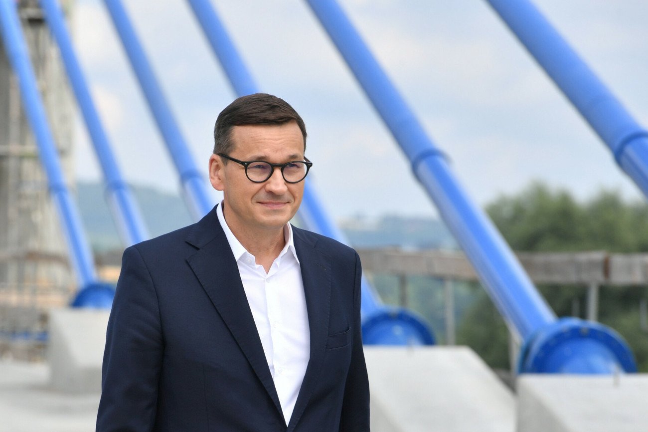 Mateusz Morawiecki na budowie mostu na Dunajcu.