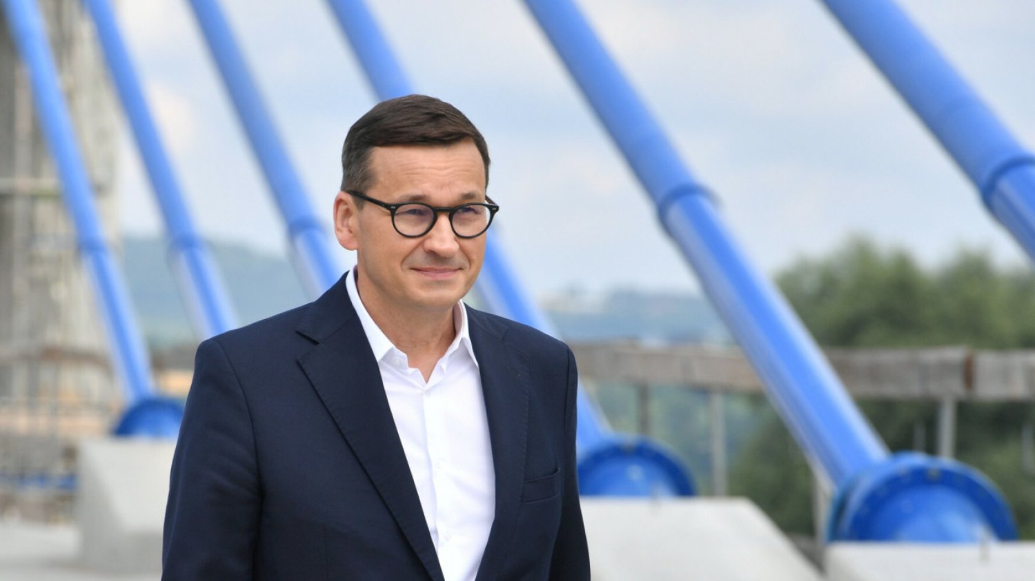 Mateusz Morawiecki na budowie mostu na Dunajcu.