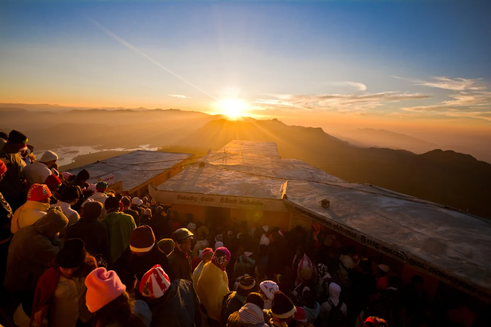 [url=http://shutr.bz/1ioReXF] Wschód słońca na górze Samanalakanda [/url]