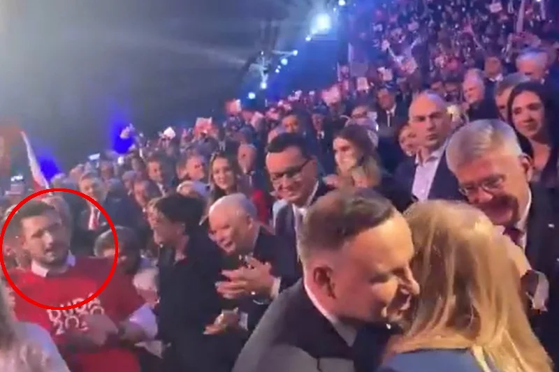 Bartosz Sokołowski, były prezes białostockiej Młodzieży Wszechpolskiej pojawił się w sobotę w bliskim otoczeniu Andrzeja Dudy.