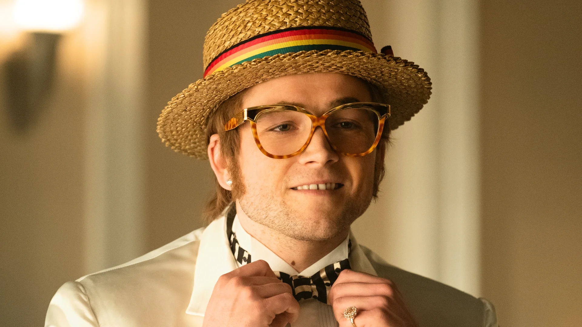 Taron Egerton w filmie "Rocketman"