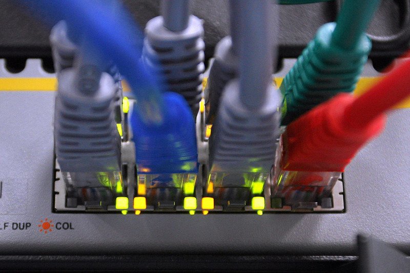 Istnieje szereg opcji, dzięki którym możemy rozwiązać problem niedziałającego internetu.