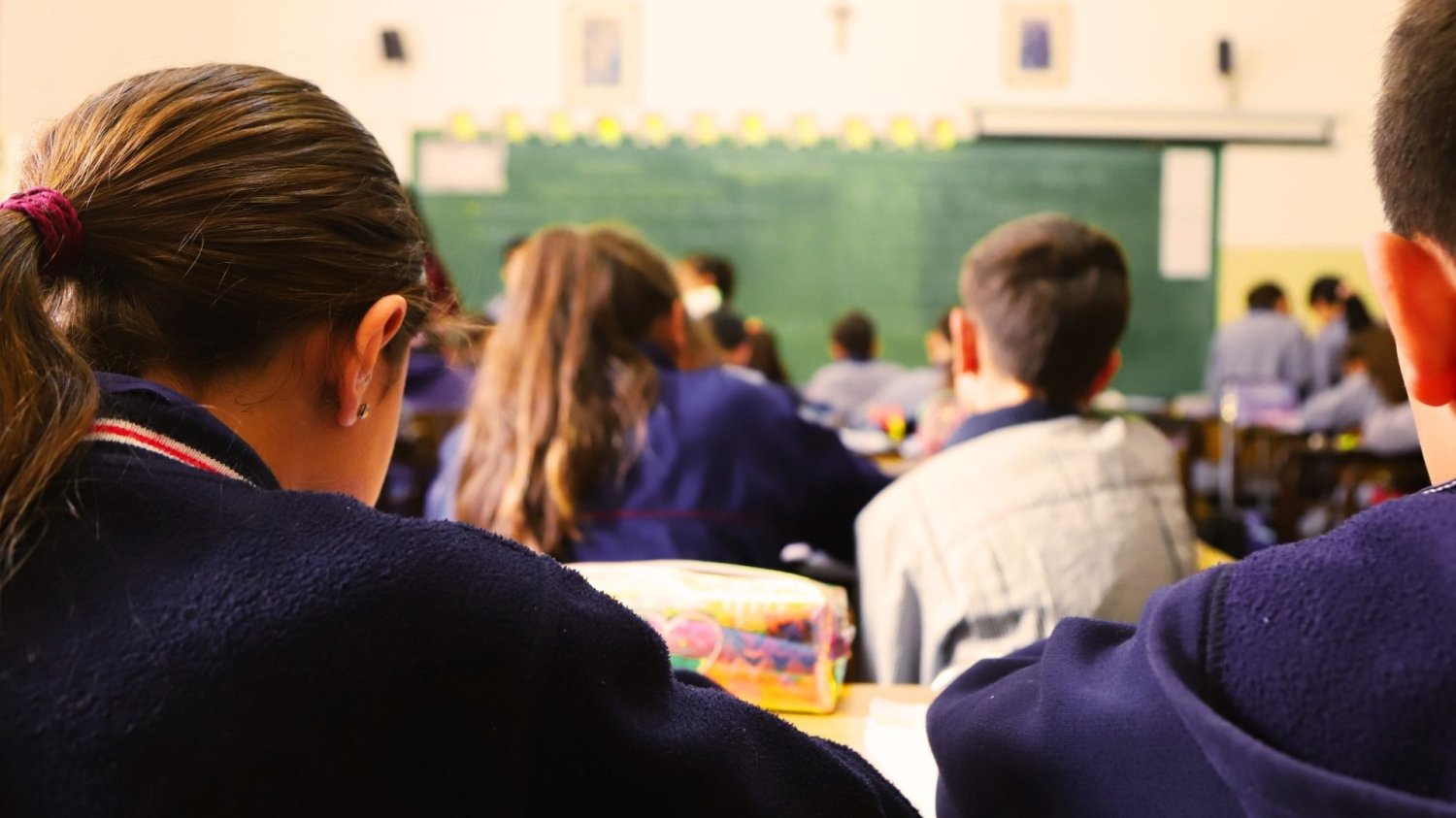 Uczniowie na lekcji w szkole Dzieci na lekcji w szkole