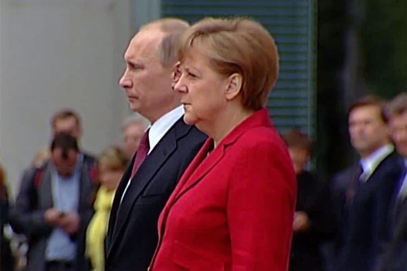 Angeli Merkel i Władimirowi Putinowi coraz trudniej utrzymać przyjaźń miedzy Moskwą i Berlinem.
